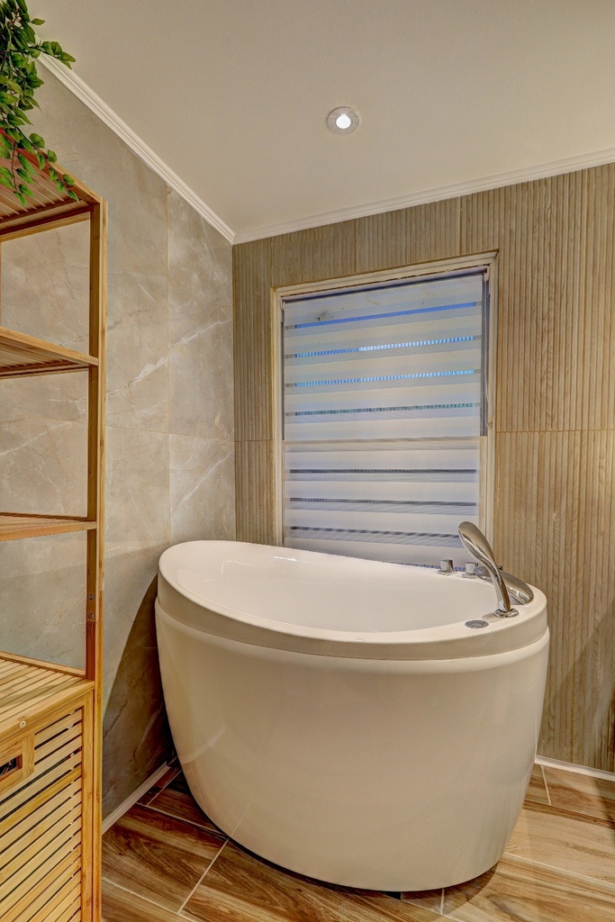 3497 Bathroom 1-3.jpg