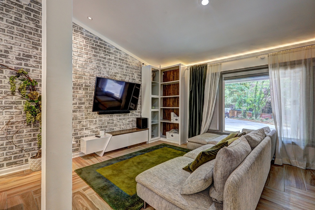 Living Room 2.jpg