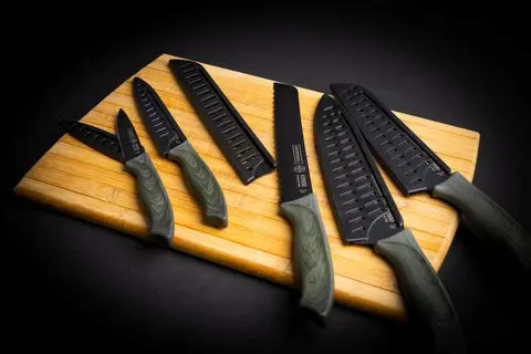 Mundial VX9900-5 Black Knife Set With Black Handle 5 Piece Plastic Blade Protectors 10.webp