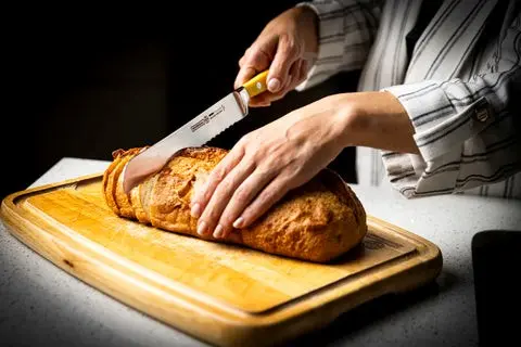 Mundial MC5100-8 Gift Knife Set With Wood Block Colors Series 8 Piece Full Tang Blade 11.webp