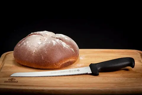 Mundial 5621-10E Bread Knife Curved Micro-Serrated 5600 Series 10 inches Black