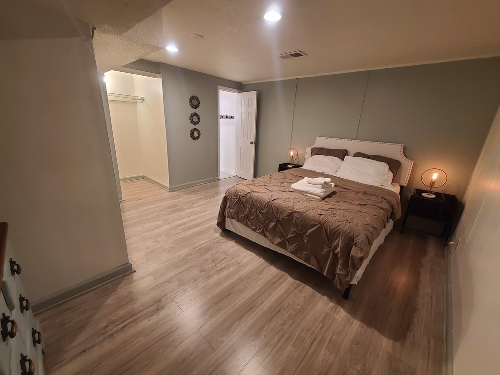 1606Bussell pl-Room 3 