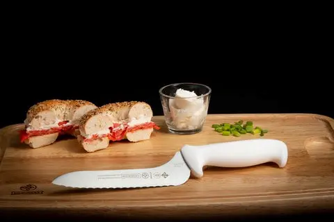 [W5620-7] Mundial W5620-7E Sandwich Knife Offset- Serrated Edge 5600 Series 7 inches White