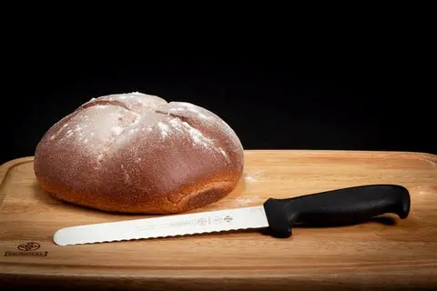 [5627-8E] Mundial 5627-8E Slicing Knife Serrated 5600 Series 8 inches Black